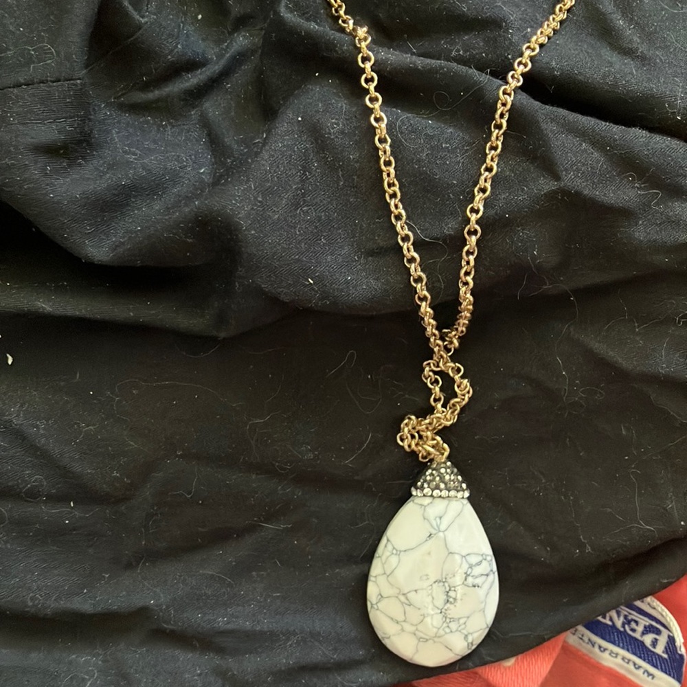 Lovely ladies necklace
